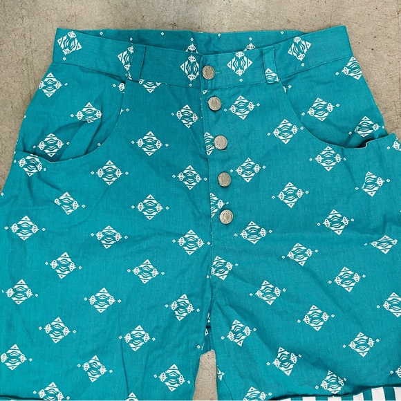vintage 90s printed denim shorts! - Picture 4 of 4